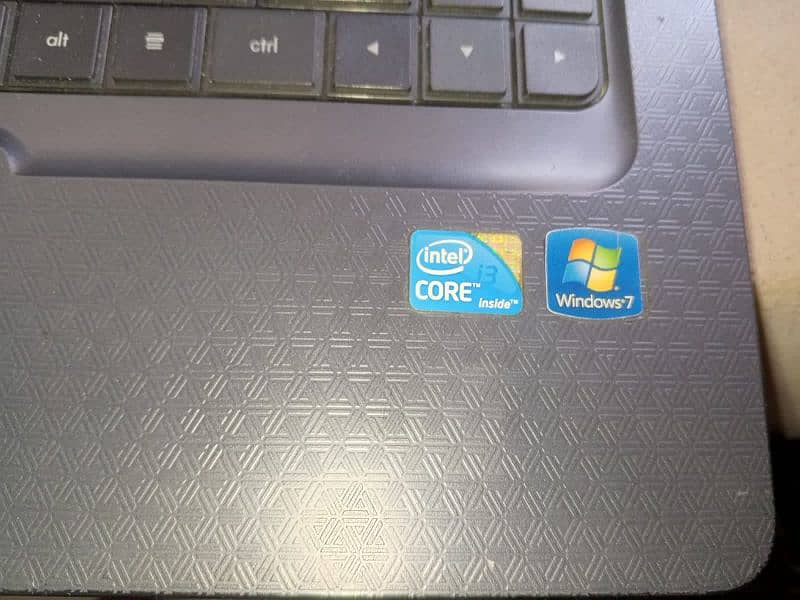 Hp Laptop Core (TM)i3 17