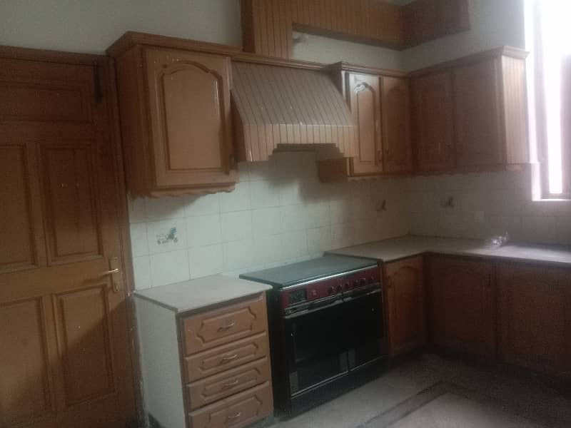 Double Unit 1 Kanal Prime Location Available House For Rent phase 2 R Block 10