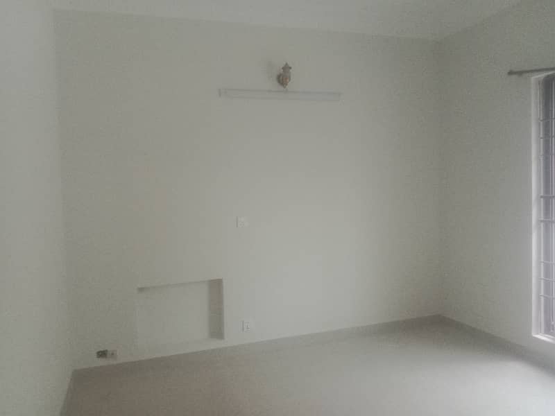 Double Unit 1 Kanal Prime Location Available House For Rent phase 2 R Block 12