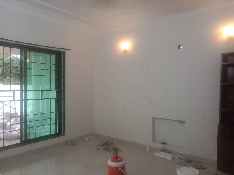 Double Unit 1 Kanal Prime Location Available House For Rent phase 2 R Block 19