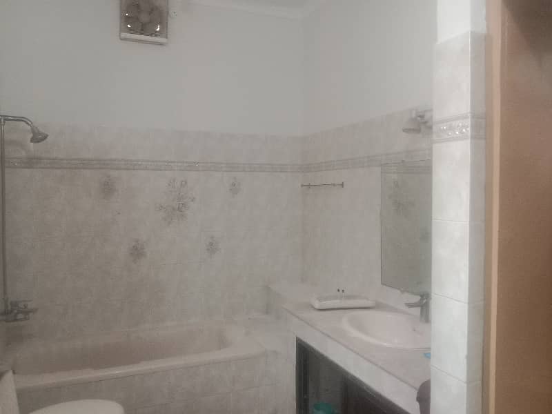 Double Unit 1 Kanal Prime Location Available House For Rent phase 2 R Block 20