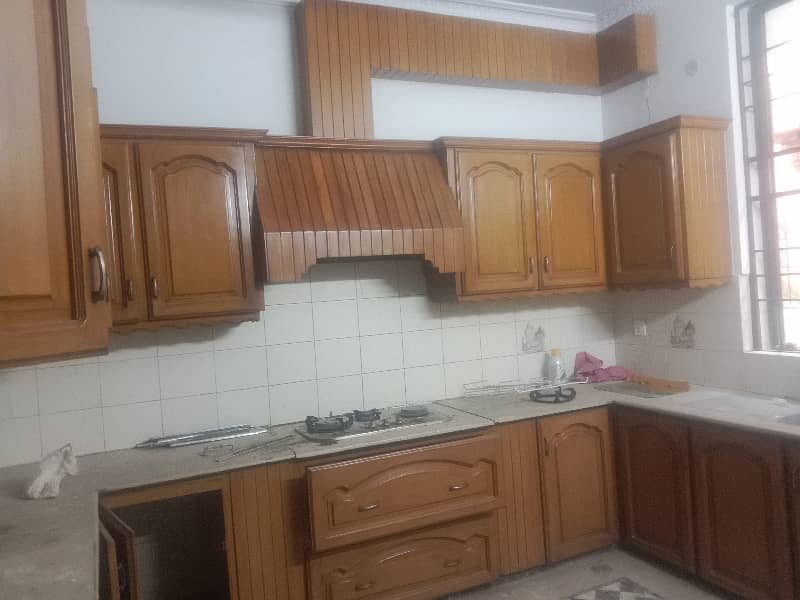 Double Unit 1 Kanal Prime Location Available House For Rent phase 2 R Block 22