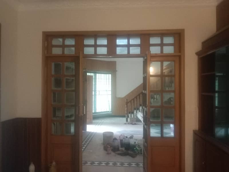 Double Unit 1 Kanal Prime Location Available House For Rent phase 2 R Block 25