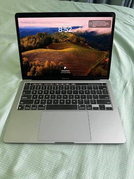 Apple MacBook pro 8/256gb 2020 model urgent for sale. 0