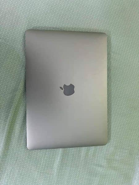 Apple MacBook pro 8/256gb 2020 model urgent for sale. 1