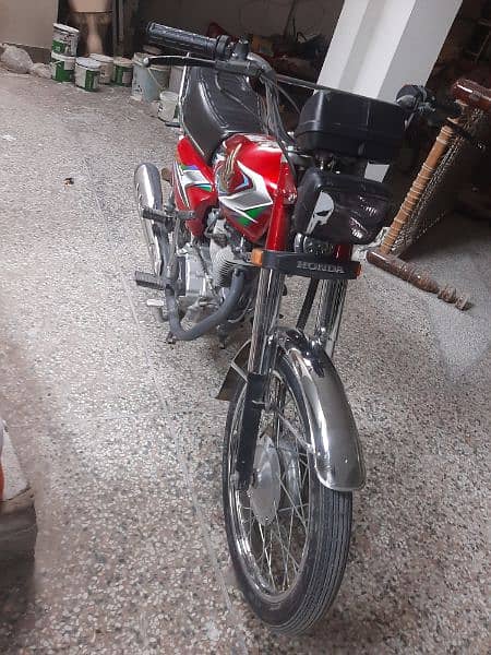 Honda 125 2023 model full genuine , 03358373862 , price kam ho jaye gi 4