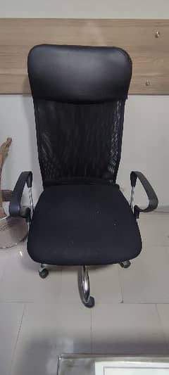 5 Executive Chairs Available For Sale