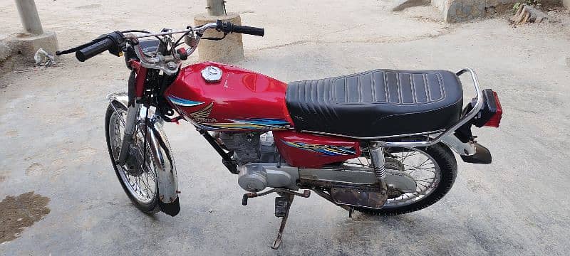 Honda 125cc Red Genuine Condition 1