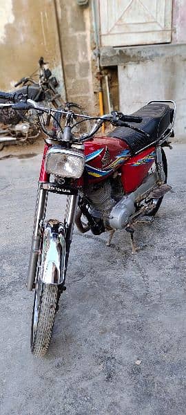 Honda 125cc Red Genuine Condition 3