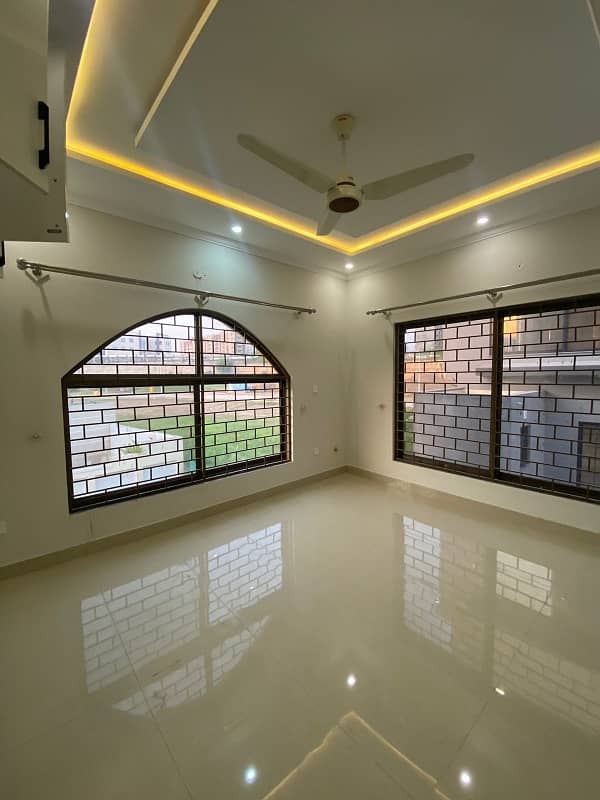 Ground Portion Lock 10 Marla Brand New Upper portion Available for Rent Bahria town phase 8 Rawalpindi 5