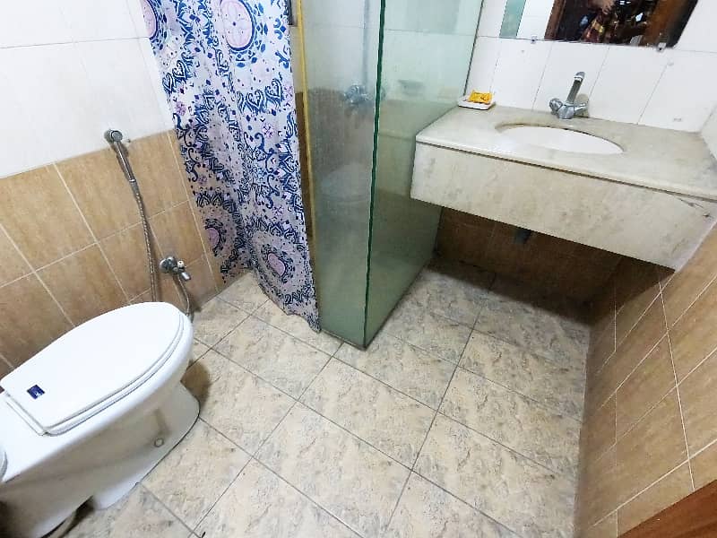 Hotel For Sale At Moulana Shoukat Ali Road Near Akbar Chowk Lahore 27