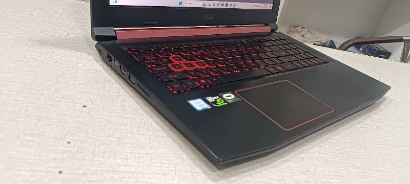 Acer Nitro ci5 8th gen with GTX 1050ti 4gb GPU 9