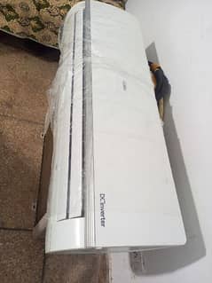 Hair Ac HFM 1.5 ton only 20 days use Price final hain . .