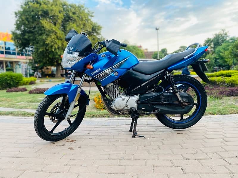 Yamaha ybr 2016 model blue color is up for sale 0