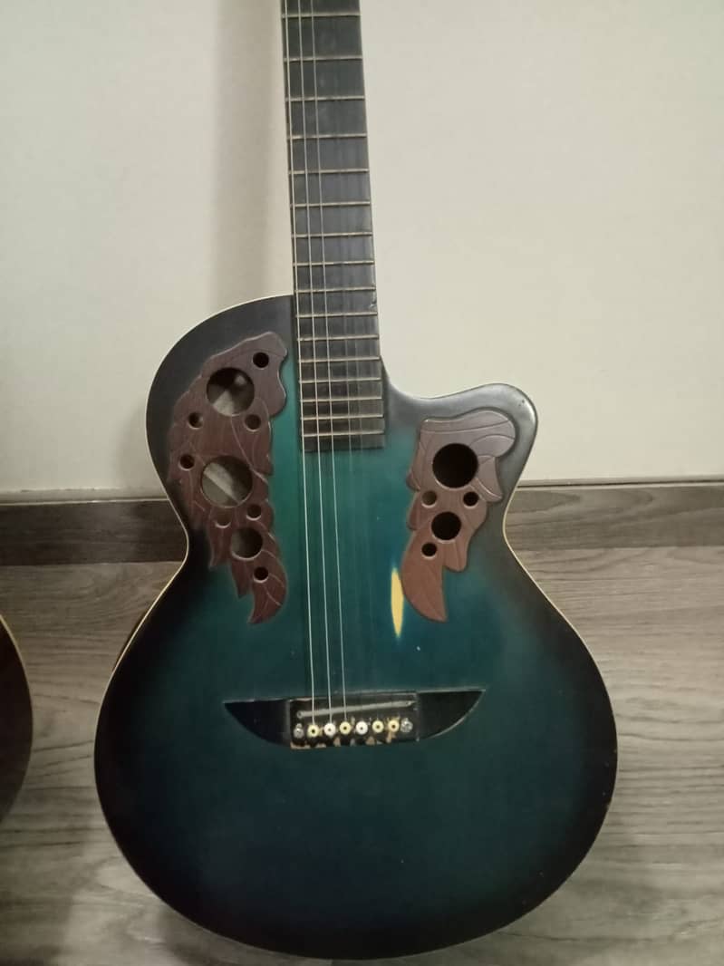 Semi acoustic guitar Demand 15K 1