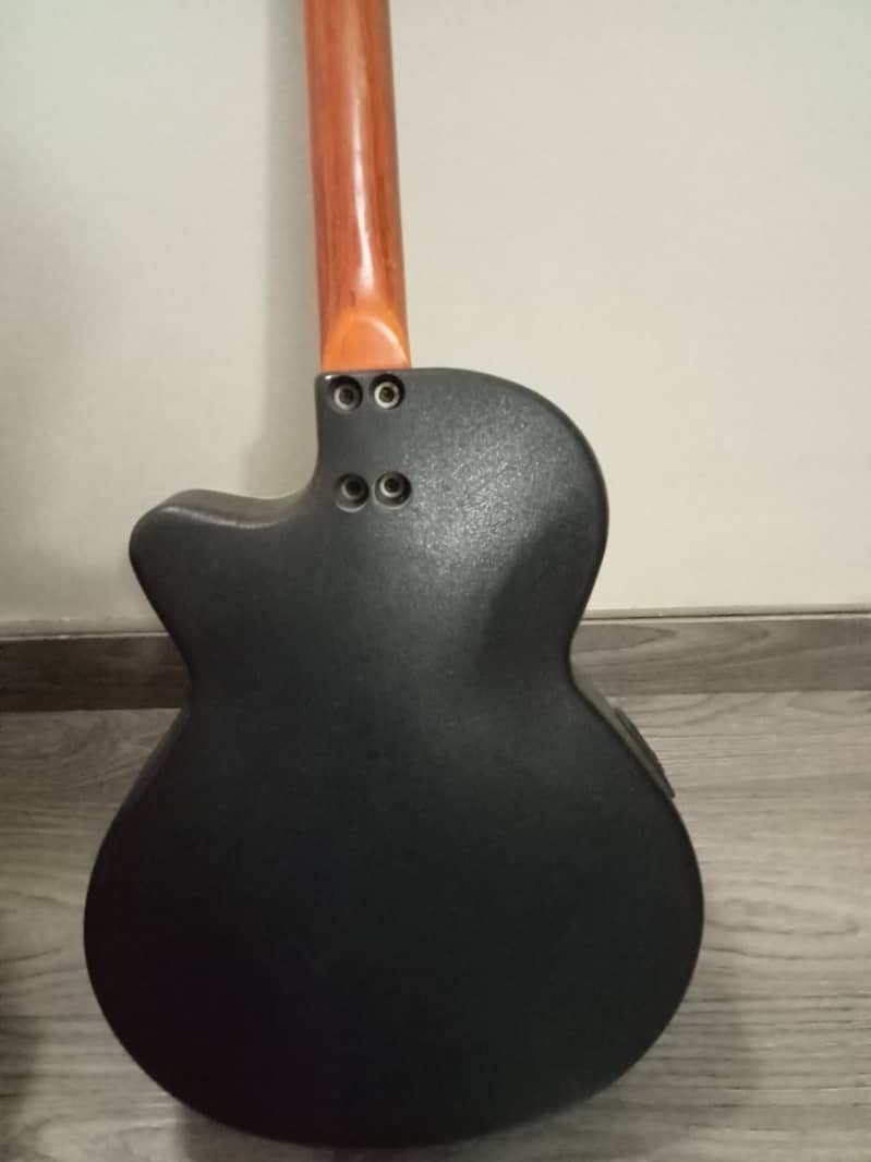 Semi acoustic guitar Demand 15K 4