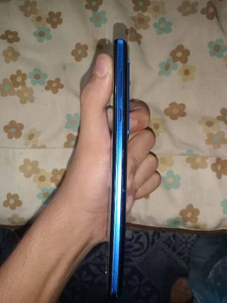 Aquos r5 4