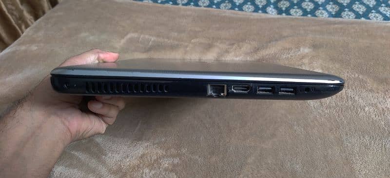 Laptop HP Amd A10 7th gen radeon R5 graphic card 3