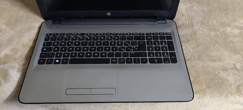 Laptop HP Amd A10 7th gen radeon R5 graphic card 5