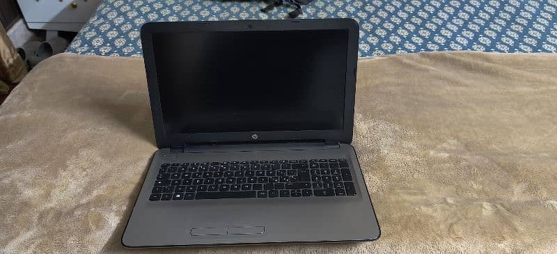 Laptop HP Amd A10 7th gen radeon R5 graphic card 6