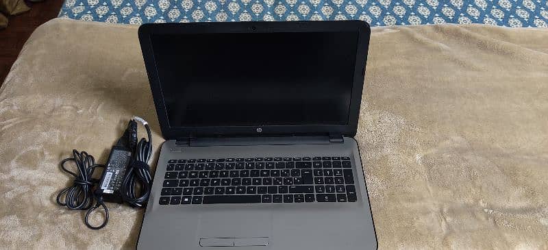 Laptop HP Amd A10 7th gen radeon R5 graphic card 7