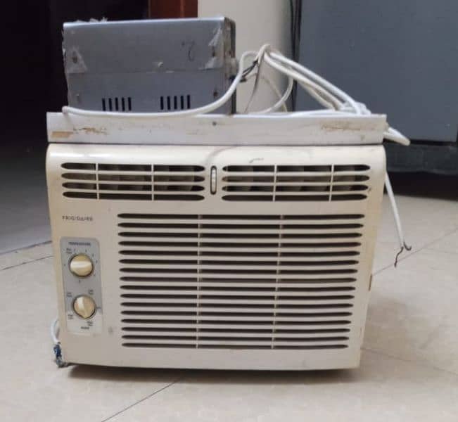 window AC is good condition 0