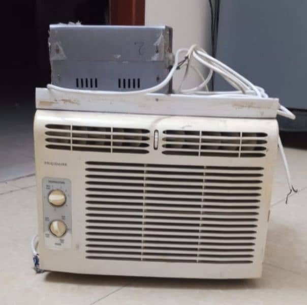 window AC is good condition 1