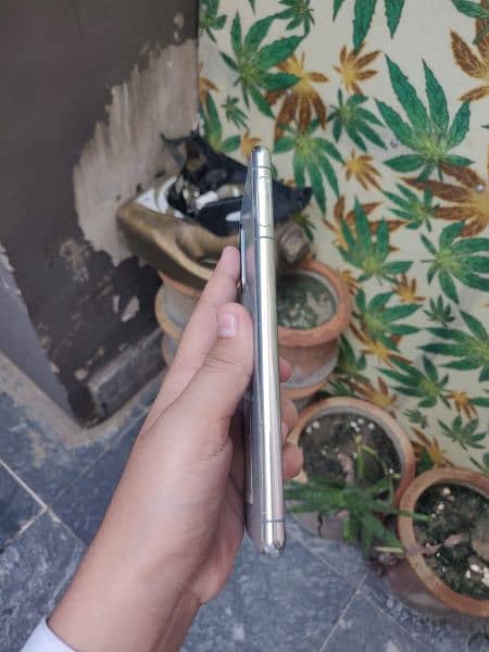 SONY XPERIA 5 MARK 2 FRONT CRACK BUT WATER PACK 10/9 1