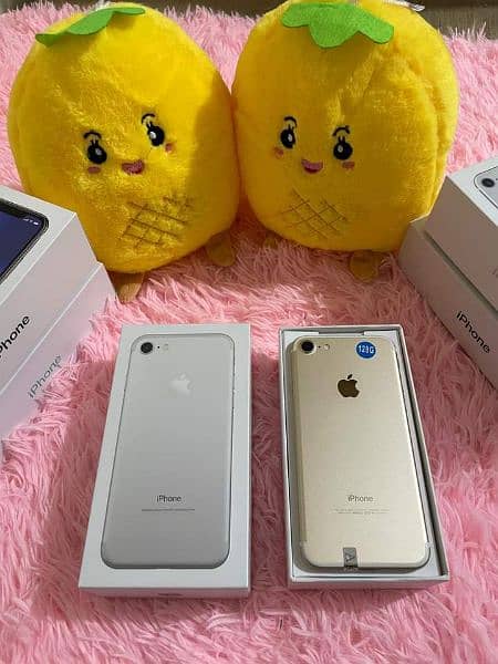 Iphone 7 128gb PTA approved 03457061567 My WhatsApp number 1