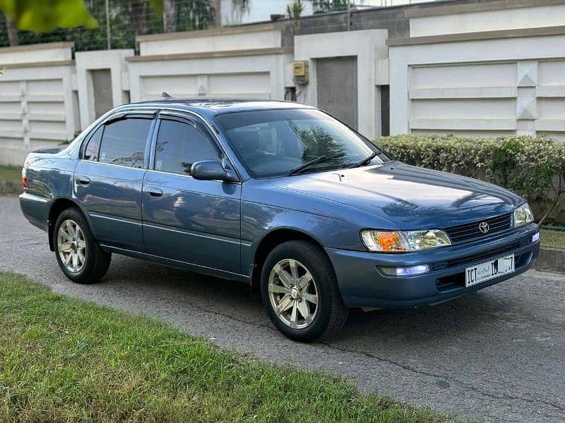 Toyota Corolla XE 2001 1