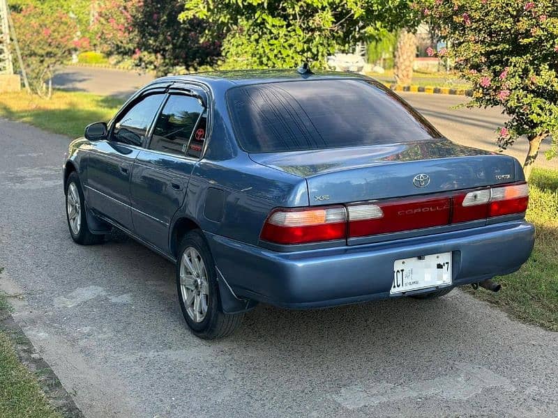 Toyota Corolla XE 2001 3