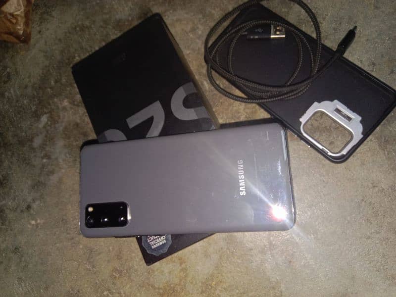 Samsung s20 5g 8gb 128gb contact my WhatsApp 0316.336. 55.41 5