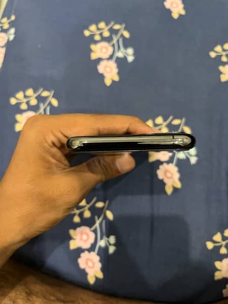 iphone 11 pro JV 3