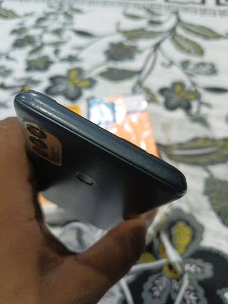 Tecno spark 7t  4/64 with box charger urgent sale 4