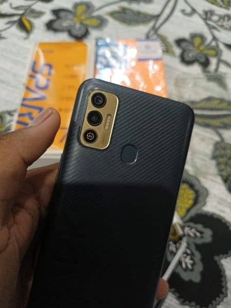 Tecno spark 7t  4/64 with box charger urgent sale 6