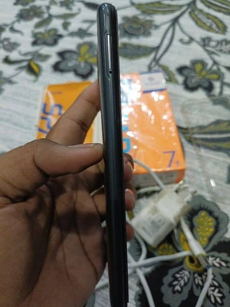 Tecno spark 7t  4/64 with box charger urgent sale 8