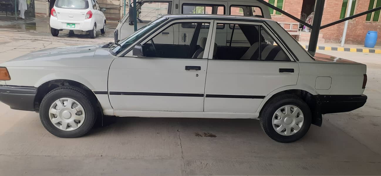 Nissan Sunny 1990 3