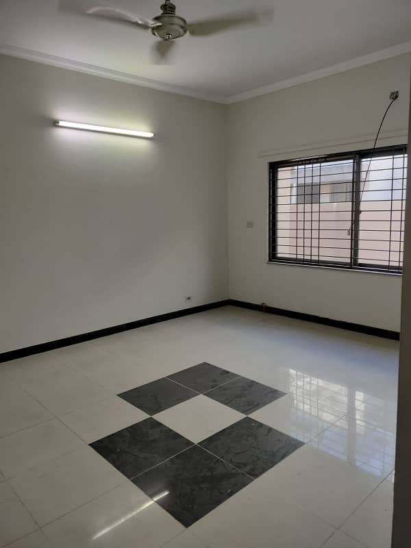 12 Marla 4 Bedroom House for Sale in Askari -11 Lahore. 18