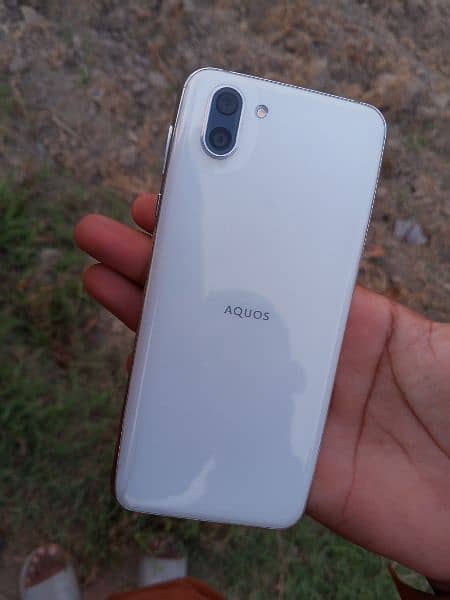 Aquos r2 1