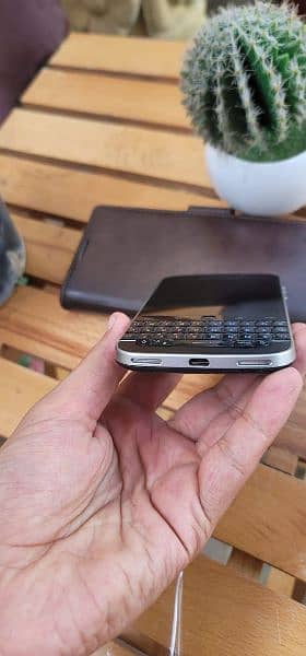 Blackberry Q20 3