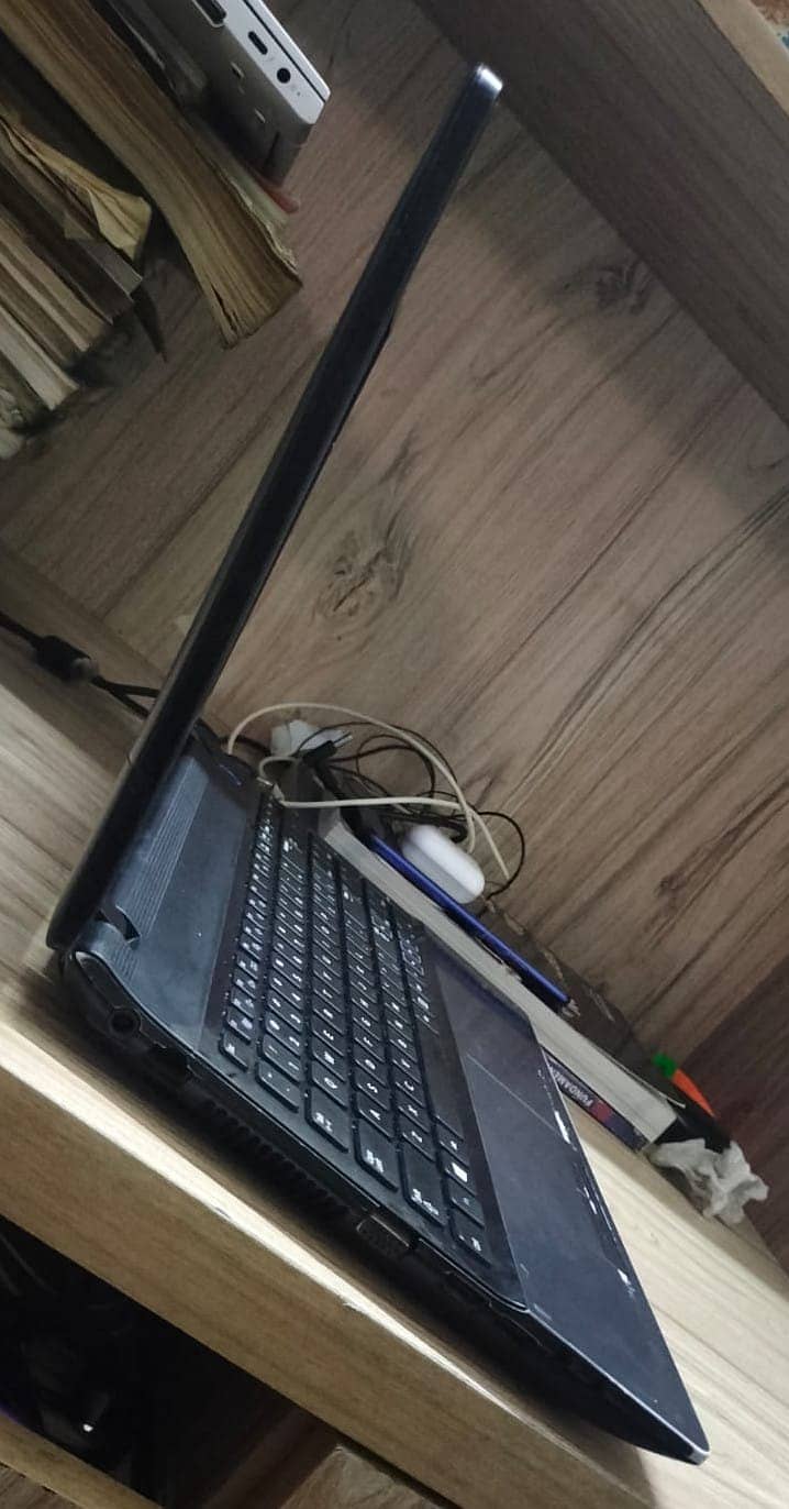 SAMSUNG LAPTOP 1