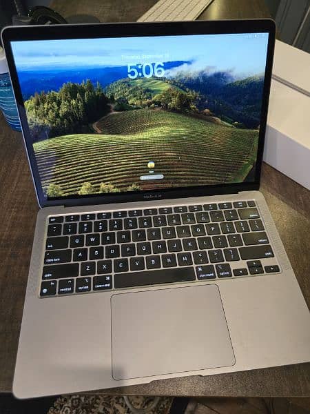 macbook air 2020 m1 with box 2