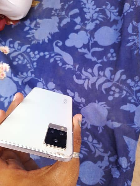 vivo v21 with original charger 12/128gb 9