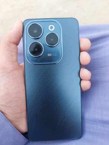 Infinix hot 40 pro 10 out of 10 condition Without box and charger . 6