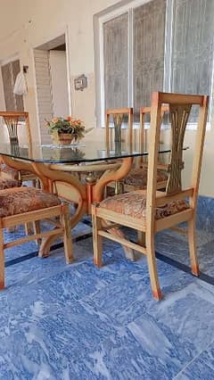 Dinning Tabel along with 6 chairs