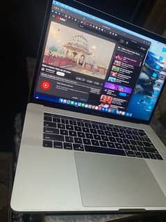 MacBook Pro 2016 15 inch 16/512 0