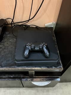 Play Station 4 Slim