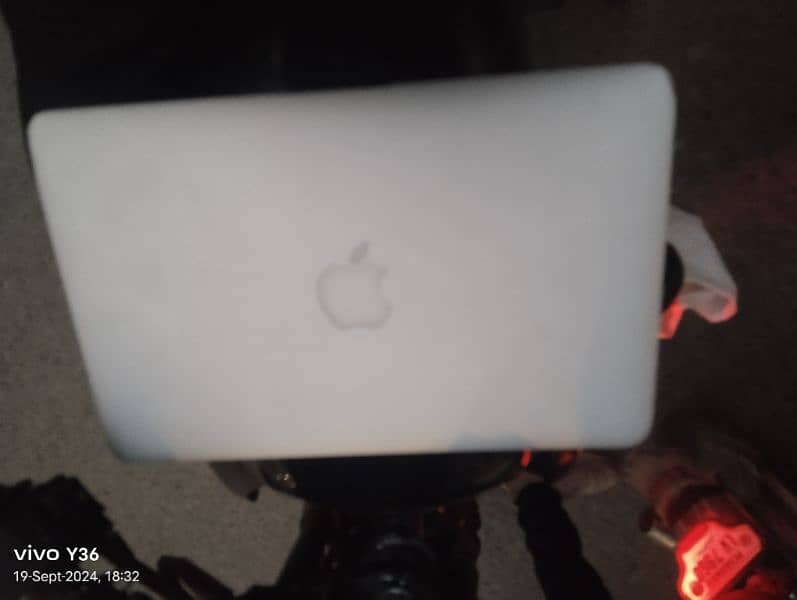 apple MacBook Air 8