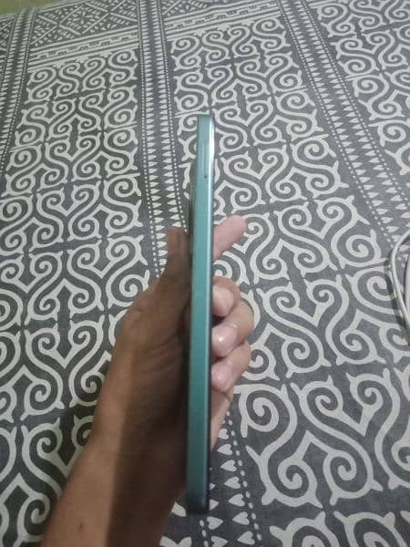 Redmi A3 mobile phone 3