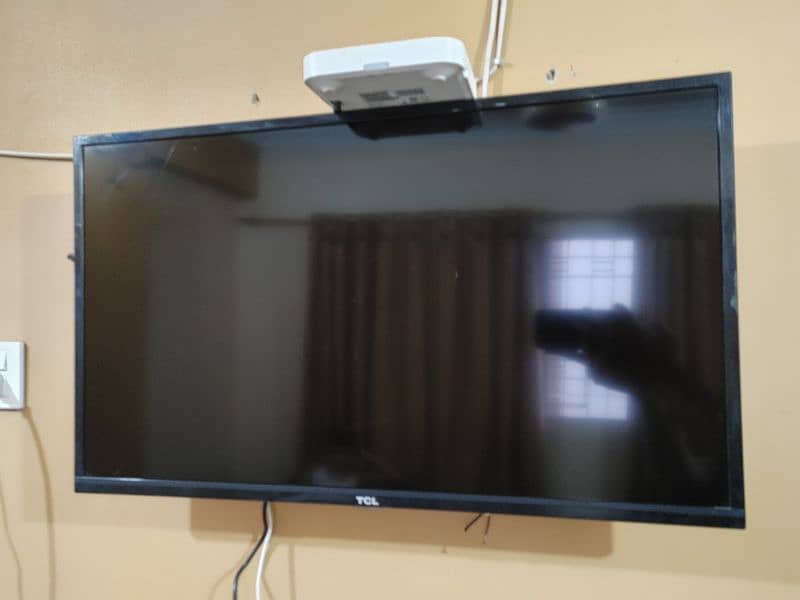 TCL 32 inch normal TV 2